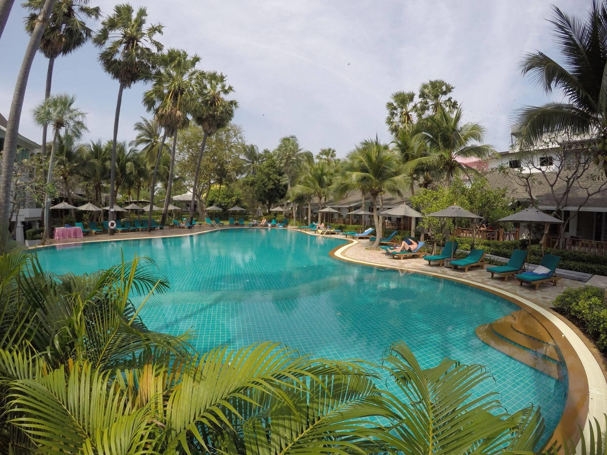 Bann Pantai Resort Cha-Am Exterior photo